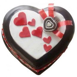 Love In Abundunce Valentine Cake