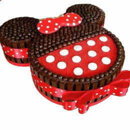 Minnie Mouse Kit Kat Cake