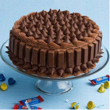 Crunchy Kit Kat Cake