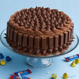 Crunchy Kit Kat Cake