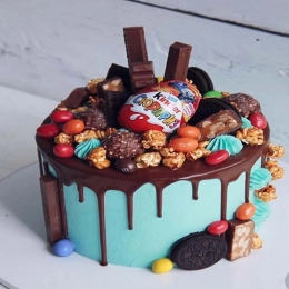 Candies N Choco Feast Cake