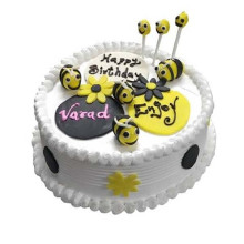 Creamy Honey Bee Cake