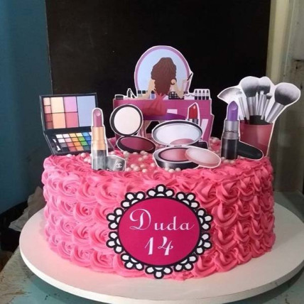 Makeup Queen Cake