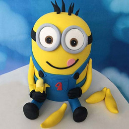 Minion With Bananas Cake