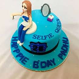 Selfie Queen Cake