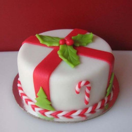 Holly Leaves Cake