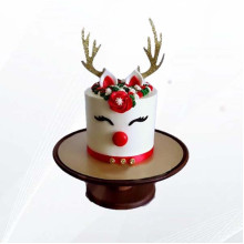 Merry Reindeer Cake