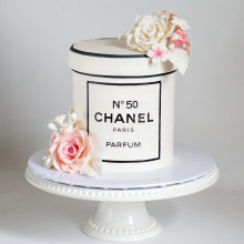 Chanel Delight Cake