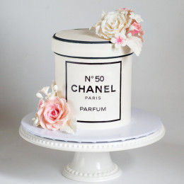 Chanel Delight Cake