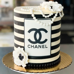 Pearly Chanel Cake