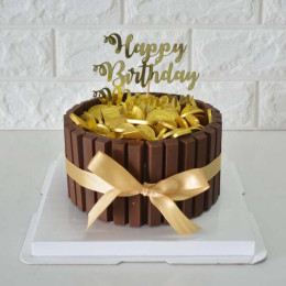 Golden Kit Kat Cake